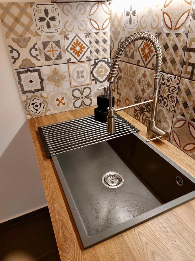 Christina-Anna Athens City Center Walking Distance To Everywhere And Acropolis, In One Of The Most Favorable Locations By National Gardens And Zoo, Hellenic Parliament In Syntagma And Stylish Exquisite Kolonaki Cozy Renovated Apartment Zewnętrze zdjęcie